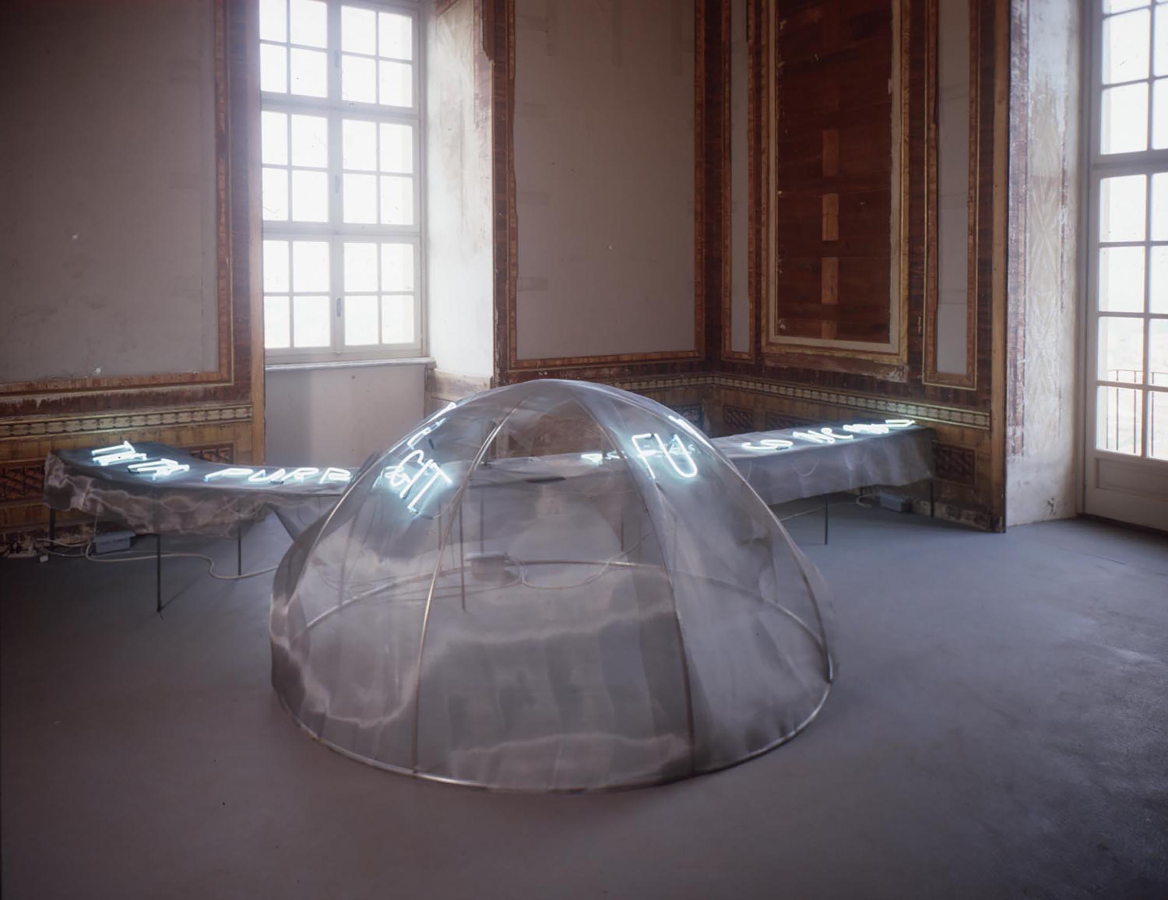 Mario Merz, Tincta purpure tegit fuco roseo conchjli, 1980-1990